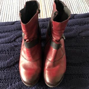 Remonte short red and black booties